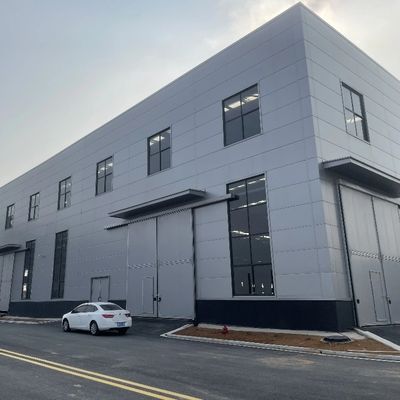 Immagazzino prefabbricato con telaio in acciaio galvanizzato