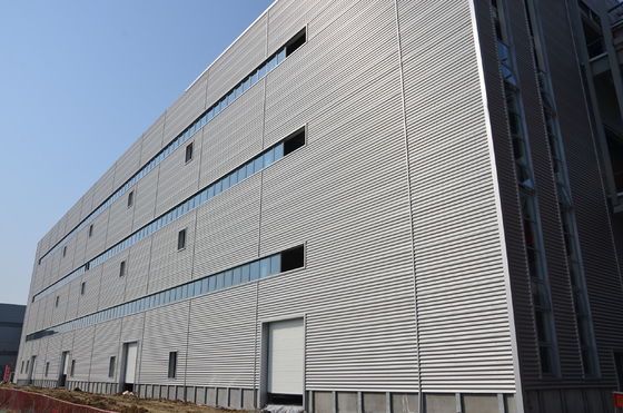 EN Standard Q355 Laboratorio di strutture in acciaio leggero con tetto in lamiera corrugata