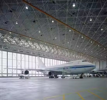 Edificio prefabbricato moderno e personalizzato con struttura in acciaio per magazzino, officina, hangar per aerei e ufficio
