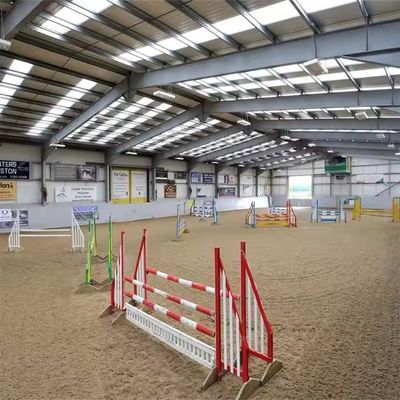 Progettazione di un palazzetto dello sport con struttura in acciaio per la costruzione di un campo da basket